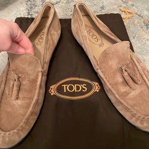 Tod’s suede tassel moccasins tan color!
